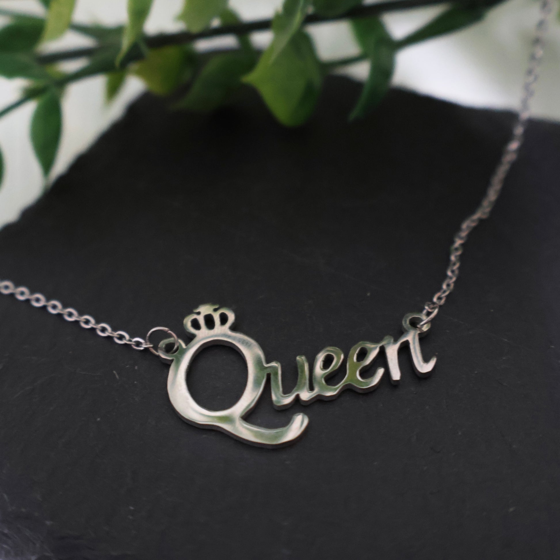 Queen Necklace - Silver - CHIKAAG